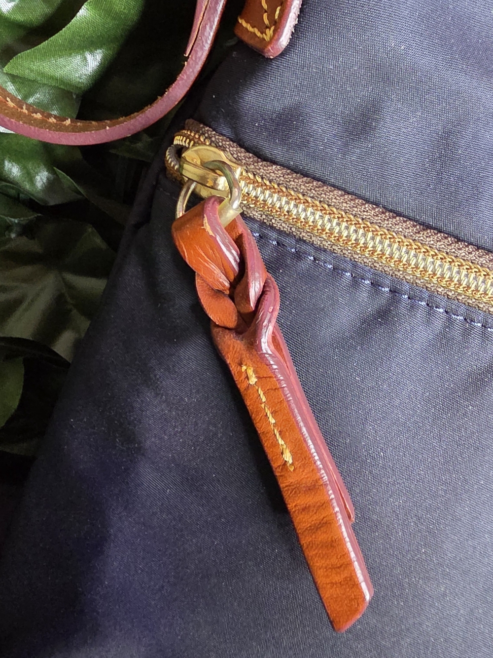 Black Crossbody Dooney & Bourke Nylon Bag with Brown Leather Trim - Picture 2 of 8